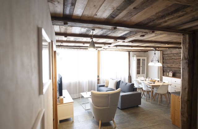 Chasa Rustica – Modern 3-Room Apartment with Traditional Charm in Sent