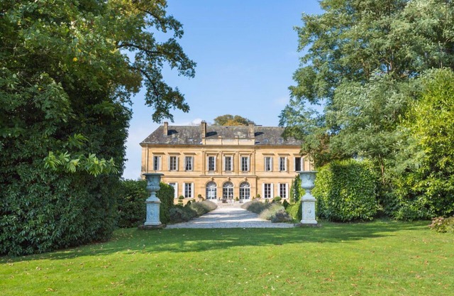 Chateau Le Duc - Sixteen Bedroom Castle, Sleeps 34