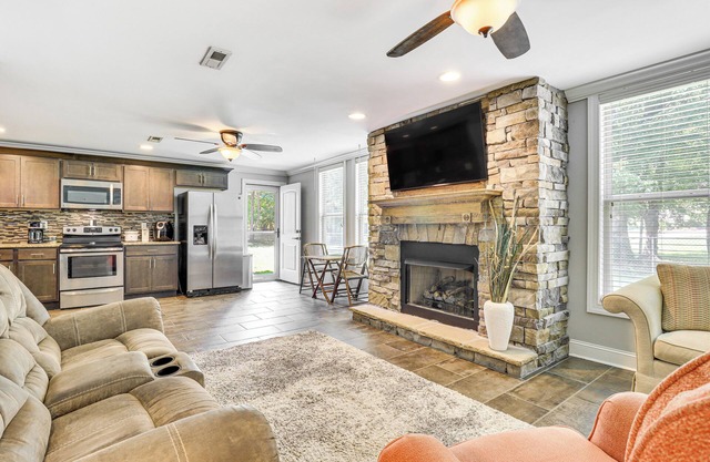 Chattanooga House w/Grill: 12 Mi to Downtown!