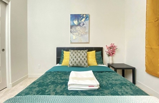 Cheerful 3B3B Irvine/Parking/Furnished/Disney