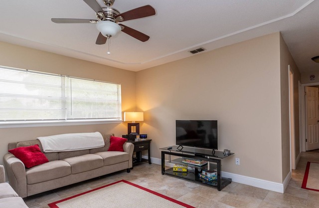 Cheerful 4-BDR Home Minutes From Universal Studios
