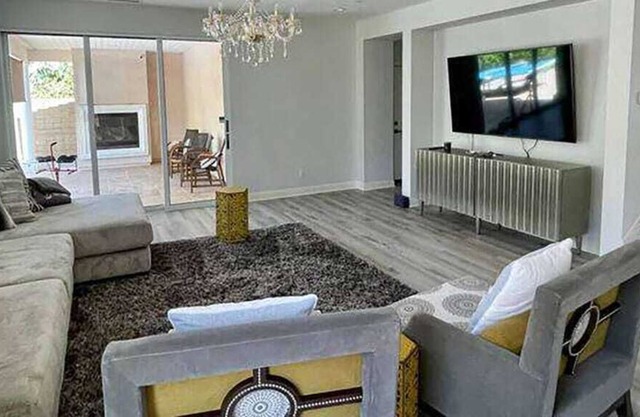 Cheerful 4 bedroom+4 bathroom house with large backyard