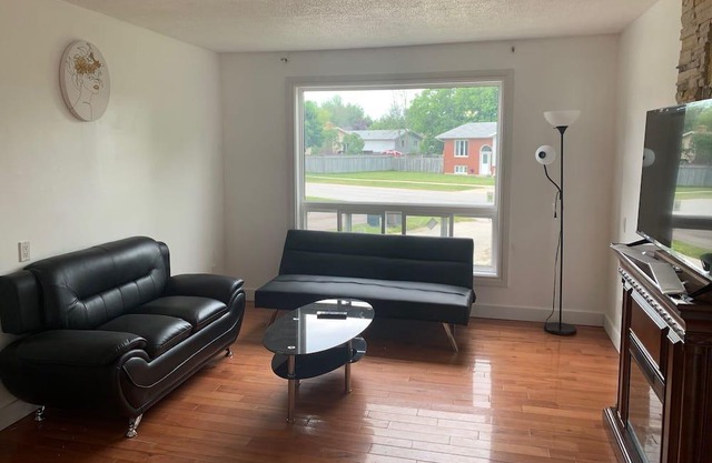 Cheerful 4 Bedroom Home with Private Inground Pool