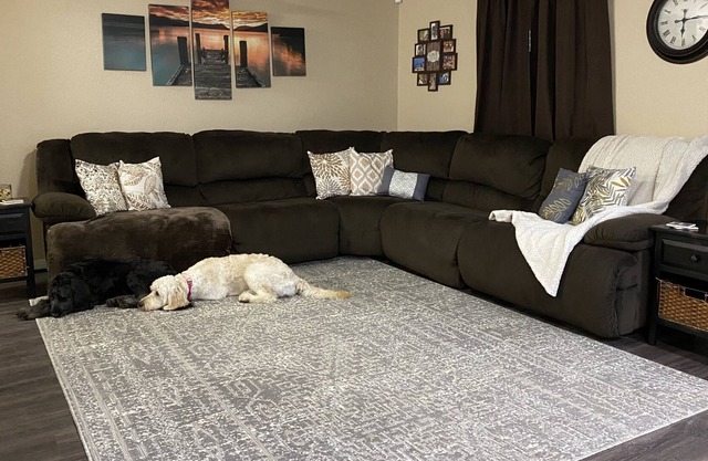Cheerful 4-Bedroom home in family friendly neighborhood