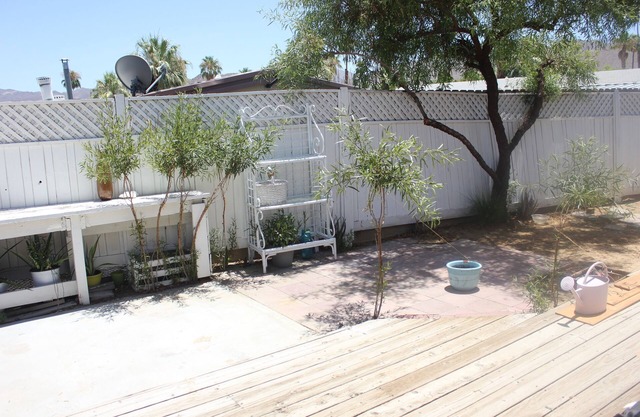 Cheerful and cozy 1-bedroom mobile home with WiFi in welcoming Palm Desert
