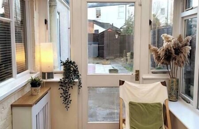 Cheltenham Home from Home, Sleeps 4, Sunny Garden