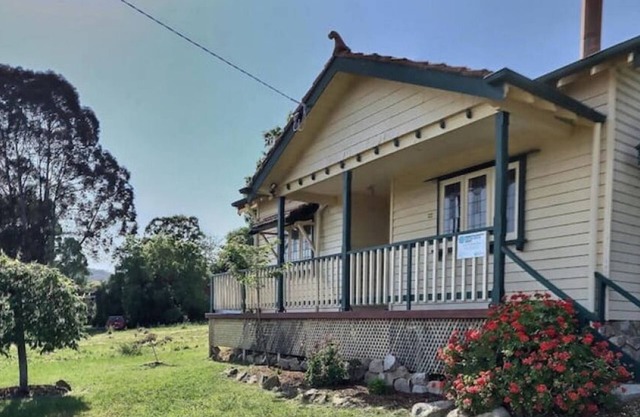 Cherry Blossom- Beechworth Getaways dog friendly