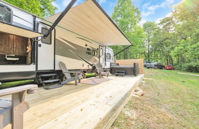 Chestnut Camper: Unique lodging experience!