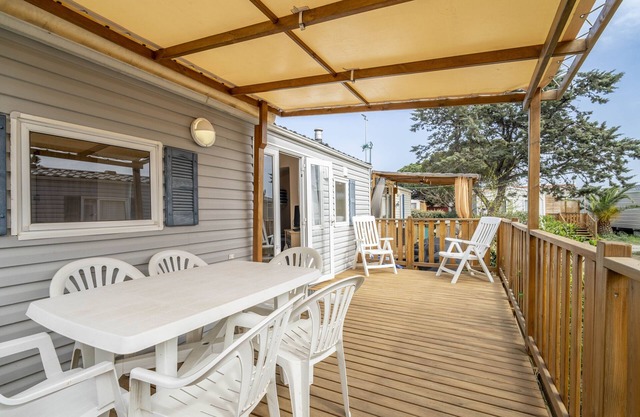 Chez Claude - Clim' with Shared Pool, Private Terrace and Air Conditioning