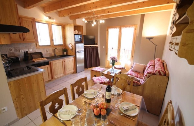 CHEZ EUGENIE - ALBIEZ MONTROND
