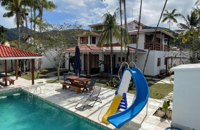 Chez Marguera em Juquehy - Luxo com muito espaço, conforto e lazer - incluso roupas de cama e banho, diarista, serviço praia, piscina aquecida, maquina gelo, cervejeira, karaoke - PET friendly