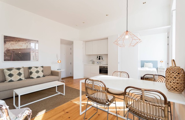 Chiado Studio and One-Bedroom Apartment - by LU Holidays