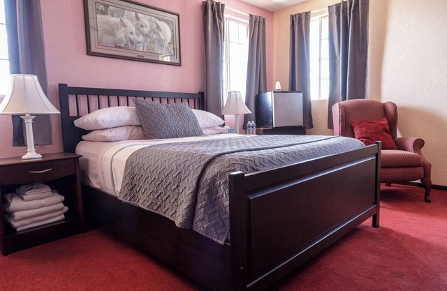 Chic 1-bedroom apartment with ocean views, sun bathing deck, pool in Ensenada.