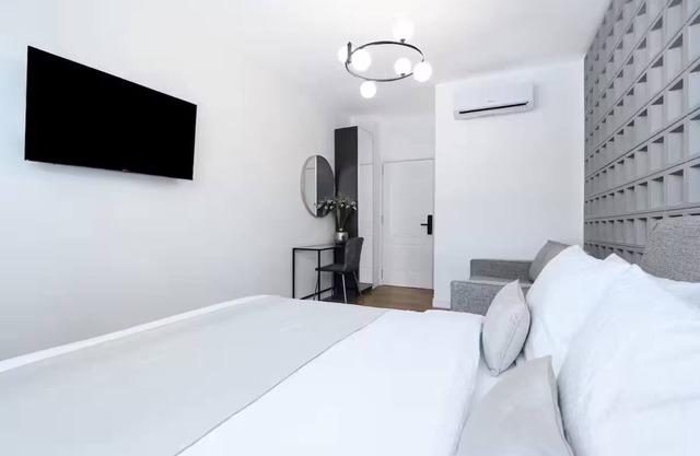 Chic 1-bedroom apartment with WiFi, AC in charming Beograd
