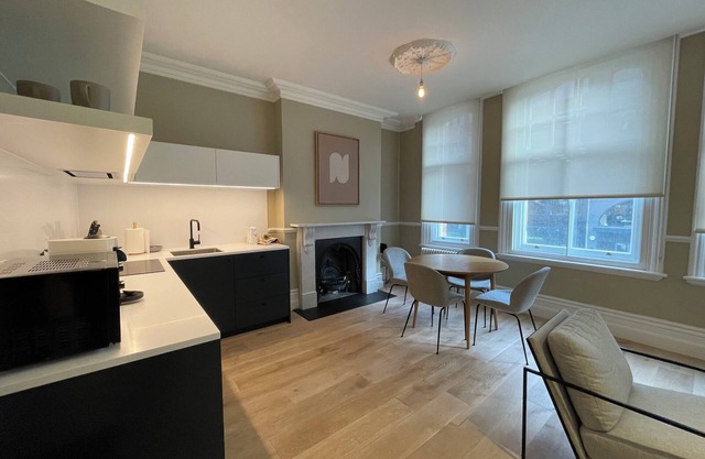 Chic 1BD City Stay in the Heart of London
