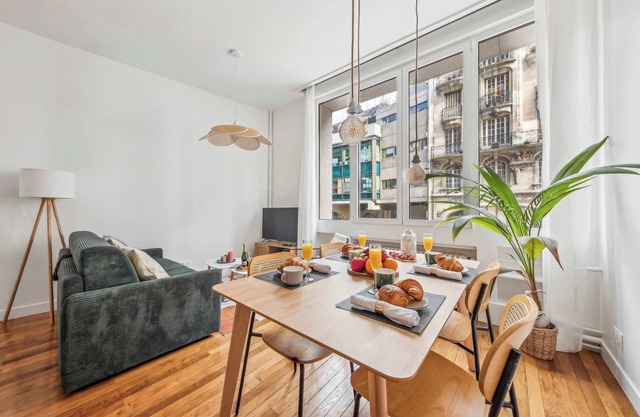 Chic 1BR Near Hotel de Ville & The Louvre
