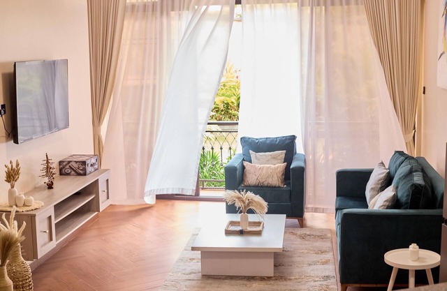 Chic 2-bedroom apartment with WiFi, AC in awesome Bwebajja 003