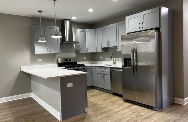 Chic 2-bedroom apartment in phenomenal Chicago with AC, WiFi