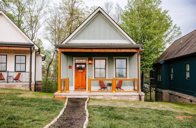 Chic 2BR Cabin C by MHM Luxury Properties