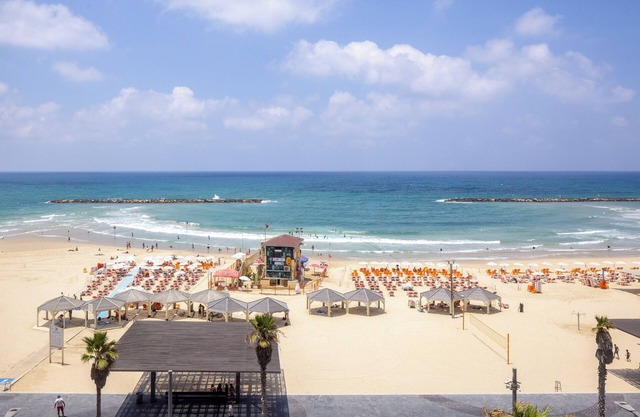 Chic 3BR Apt on the Beach by Sea N' Rent