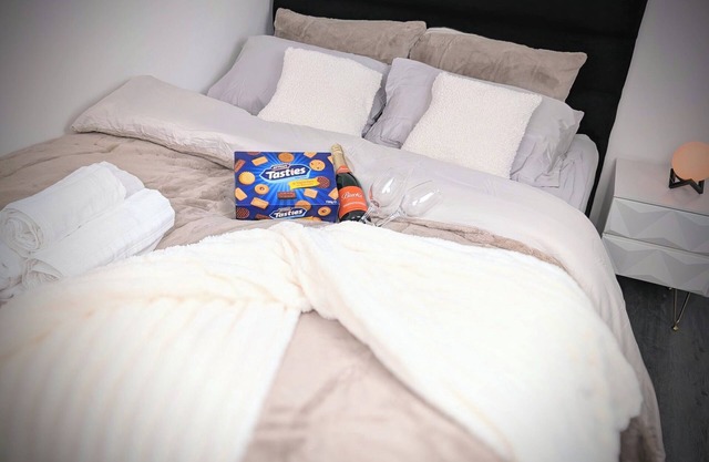 Chic Apartment in Manchester Sleeps 5