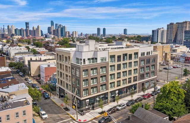 Chic Condo by NYC w Rooftop & Parking on Premises