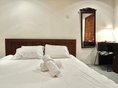 Chic Designer Room in Shared Bungalow SS1 Near LRT Petaling Jaya