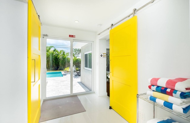 Chic Fort Lauderdale Getaway w/Private Heated Pool