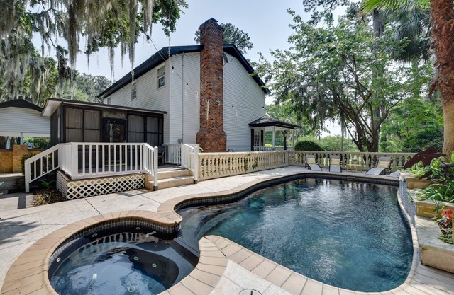 Chic Georgia Getaway w/Pool & Deck, Near Beaches!