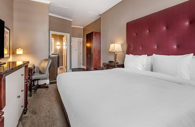 Chic King Double Hotel Suite in Downtown Nashville