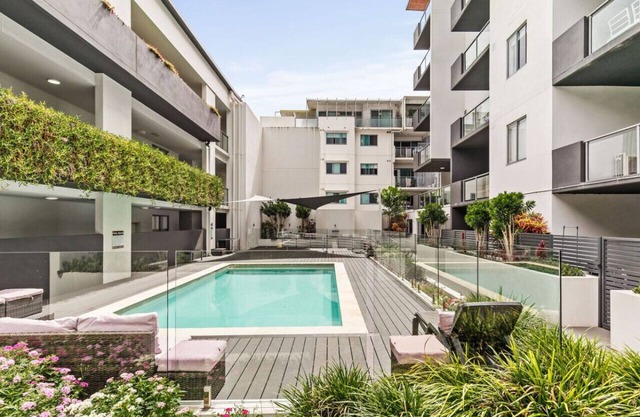 Chic Modern Retreat: 1BR Apt w/pool@Kelvin Grove