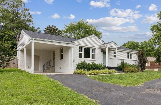 Chic Retreat Near Airport & Downtown Nashville by RedAwning