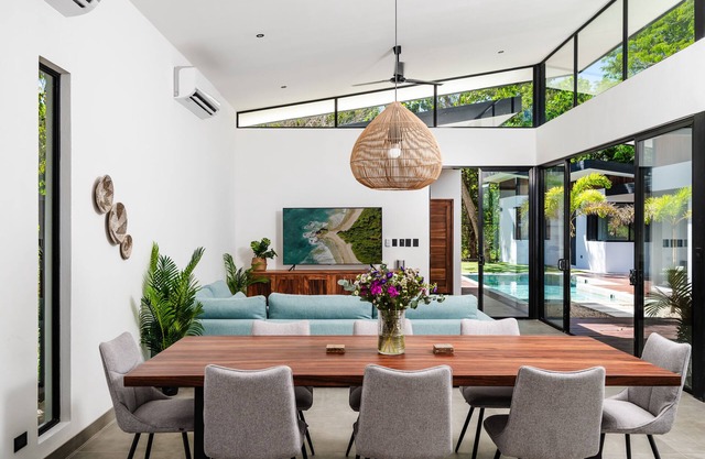 Chic Surf House with Private Pool, 4 Minutes walk to the Playa Grande Waves