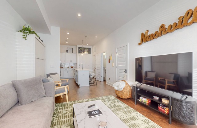 Chic Townhome w/Rooftop. Your Nashville Haven! Near All Music City has to Offer