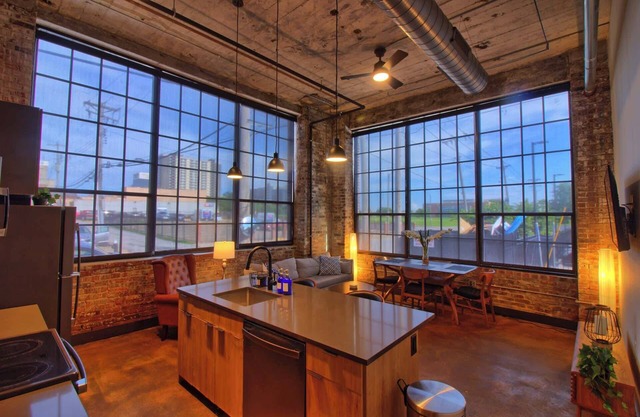 Chic Ultramodern Loft Suite w/Designer Features