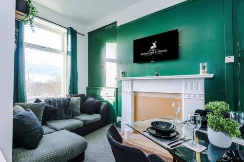 Chic victorian 2-bed duplex flat - free parking