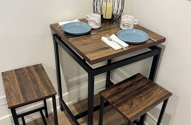 Chicago 1-bedroom/1 Office apartment: welcoming Chicago with AC, onsite laundry