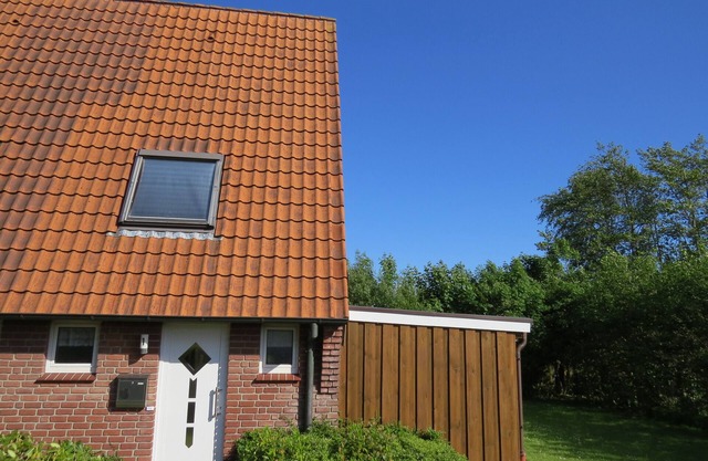 Child friendly Terraced corner house near the dyke, bicycles, washing machine and WLAN