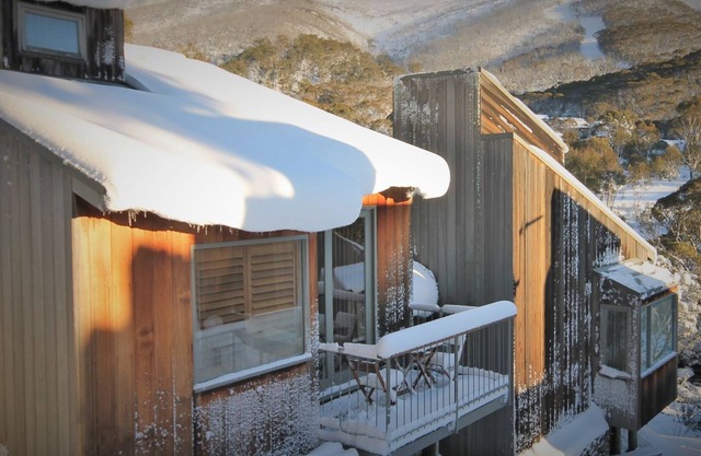 CHILL-OUT * Stay on snow in winter or enjoy a cosy alpine escape in summer!