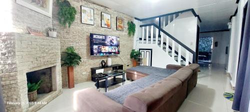 Chloe's Homestay - Baguio Spacious 3BR Corner Rowhouse for Family & Friends Getaways