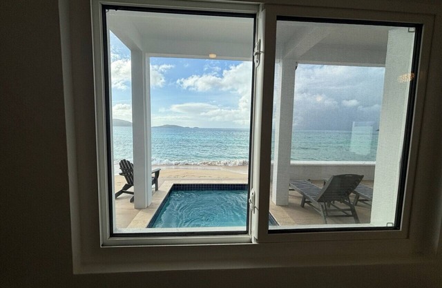 Chmada Villa directly on the Beach!