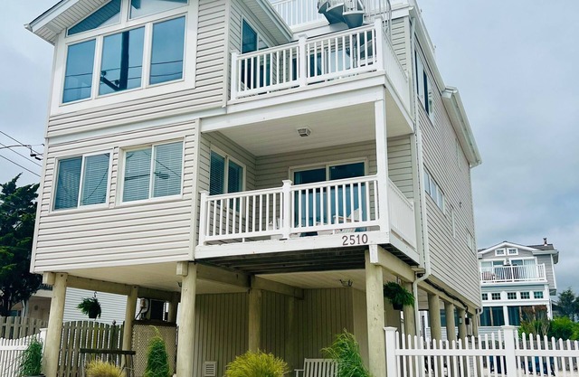 Chowda cook off & Kitefest Open! 1 house off Beach, 3 Decks, Ocean & Bay Views