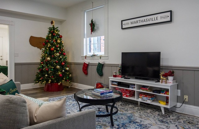 Christmas Cottage | Hot tub | Fenced yard | Dog-friendly | Limited edition