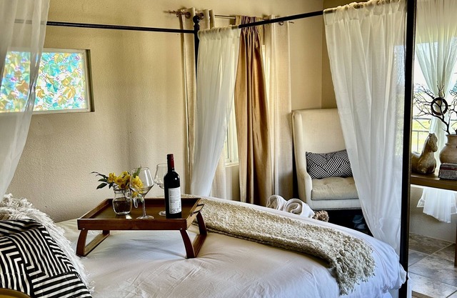 Christys Villa #1 "Quiet, Secure ,One bedroom Villa with Ocean View!
