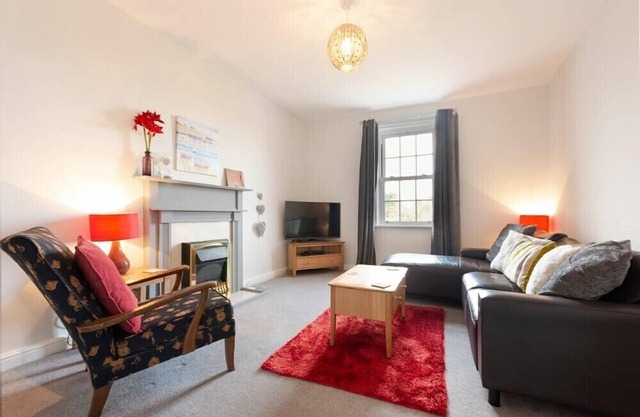 CHURCH VIEW, pet friendly, country holiday cottage in Bamburgh