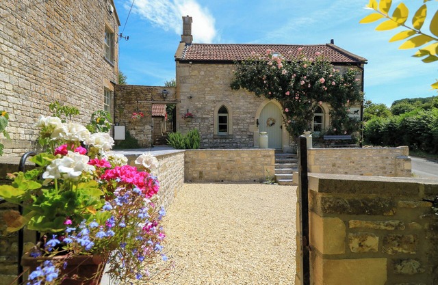 CIDER PRESS COTTAGE, family friendly, with open fire in Bath