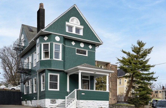 Cincy Historic Gem: Sleeps 20 (5Min to Downtown & 40 Min to Ark)