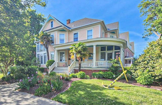 Circa 1912 charm. 1 block to beach. Sleeps 12. Equipped recreation room!