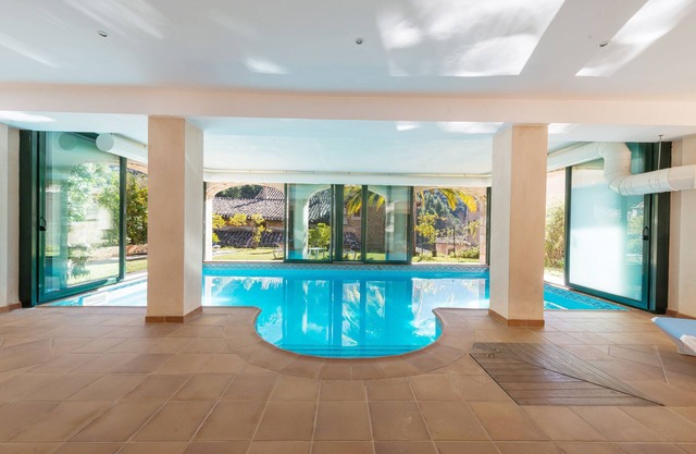 CIRCE - Stunning townhouse with an indoors heated pool in the mountains. Free WiFi