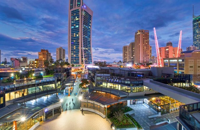 Circle on Cavill Surfers Paradise- 3 Bedroom SPA Apartment